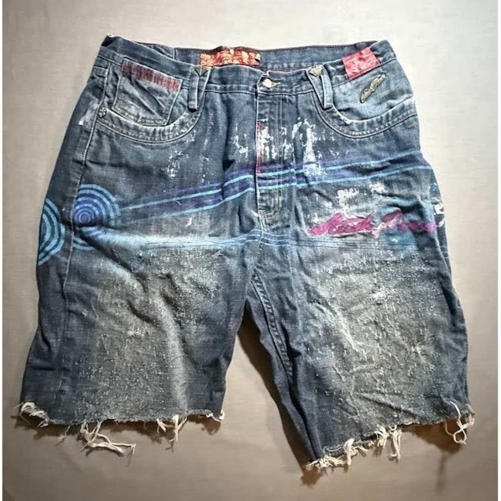 Stash House Mens Denim Shorts Distressed Graffiti Art Raw Hem Mens 36X11.‎